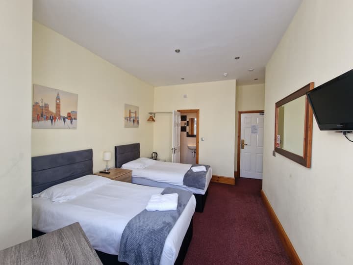 Hotel 65