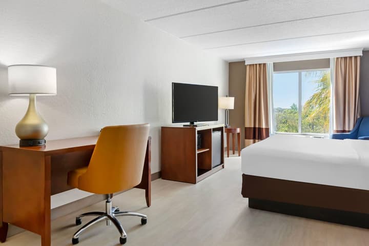 Comfort Inn & Suites Orlando North