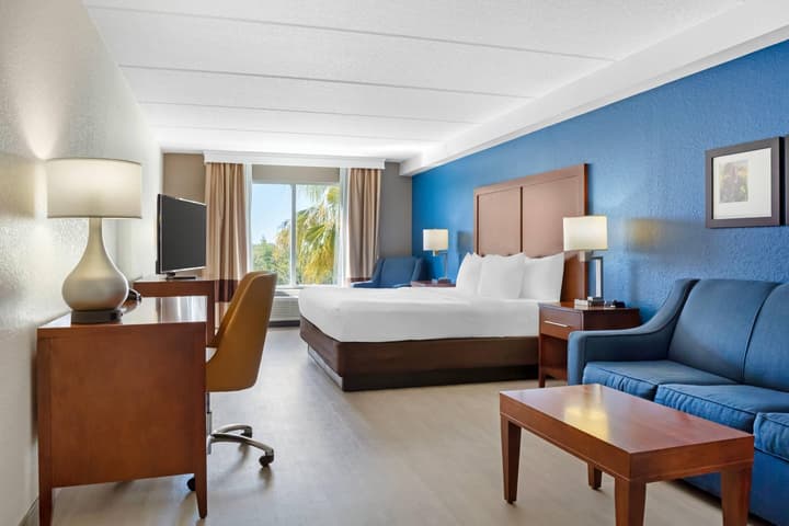 Comfort Inn & Suites Orlando North