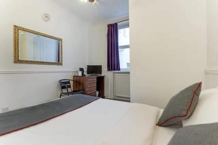 Enrico Hotel