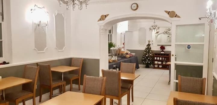 Enrico Hotel