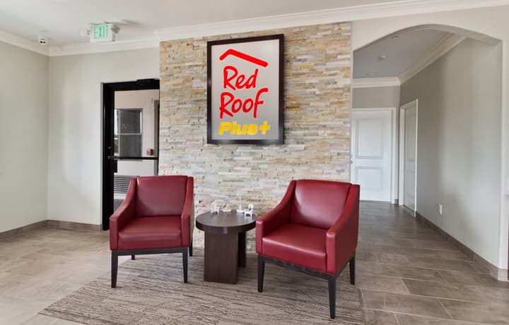 Red Roof Inn PLUS+ Galveston - Beachfront