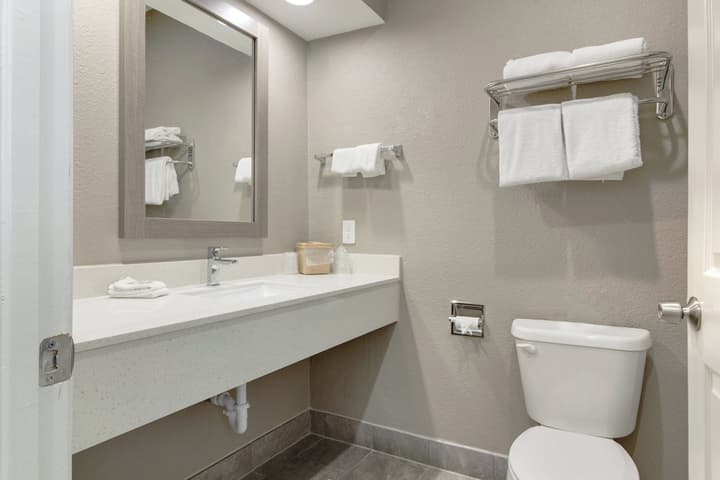 Red Roof Inn PLUS+ Galveston - Beachfront