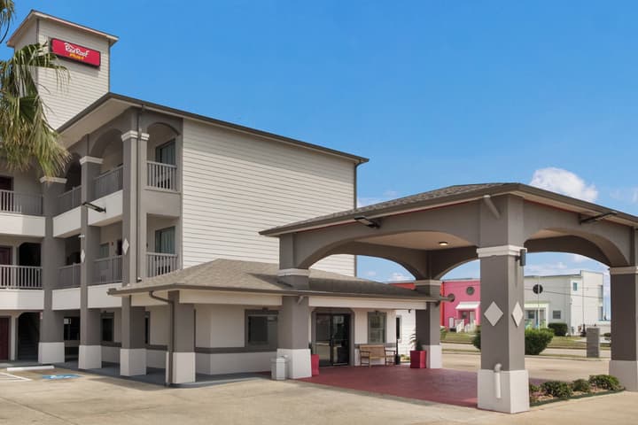 Red Roof Inn PLUS+ Galveston - Beachfront