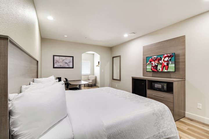Red Roof Inn PLUS+ Galveston - Beachfront