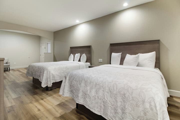 Red Roof Inn PLUS+ Galveston - Beachfront