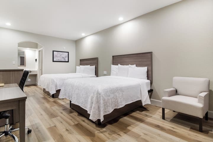 Red Roof Inn PLUS+ Galveston - Beachfront