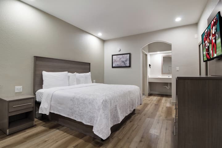 Red Roof Inn PLUS+ Galveston - Beachfront