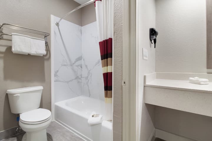 Red Roof Inn PLUS+ Galveston - Beachfront