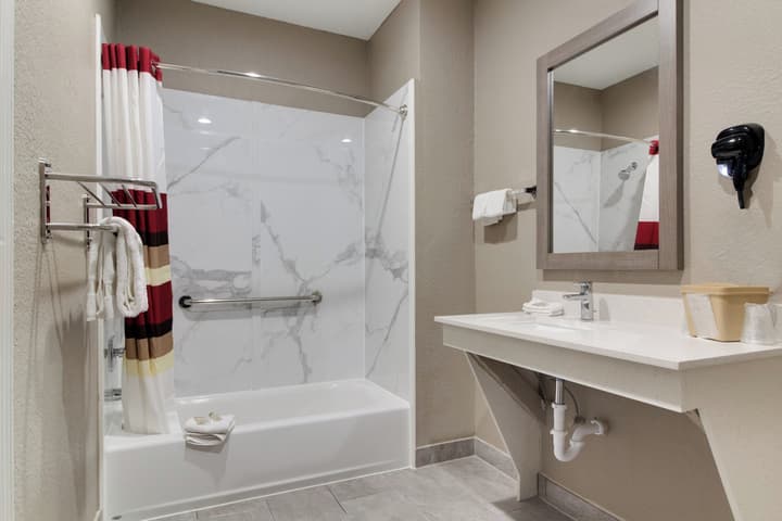 Red Roof Inn PLUS+ Galveston - Beachfront