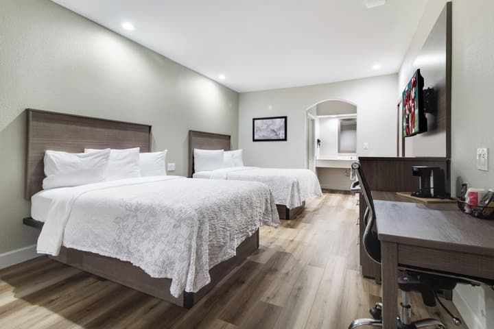 Red Roof Inn PLUS+ Galveston - Beachfront