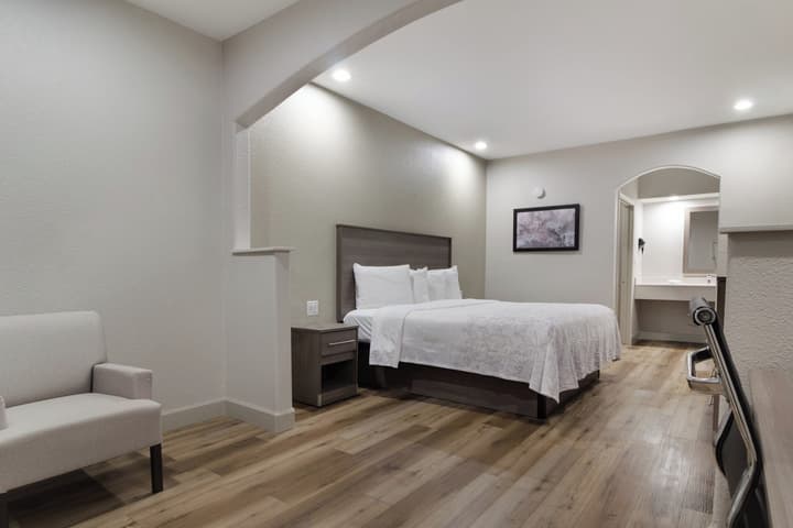 Red Roof Inn PLUS+ Galveston - Beachfront
