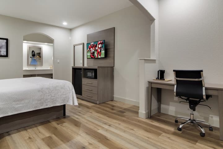 Red Roof Inn PLUS+ Galveston - Beachfront