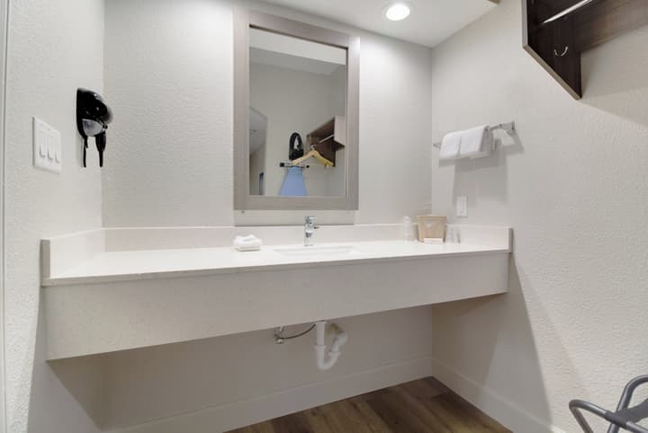Red Roof Inn PLUS+ Galveston - Beachfront