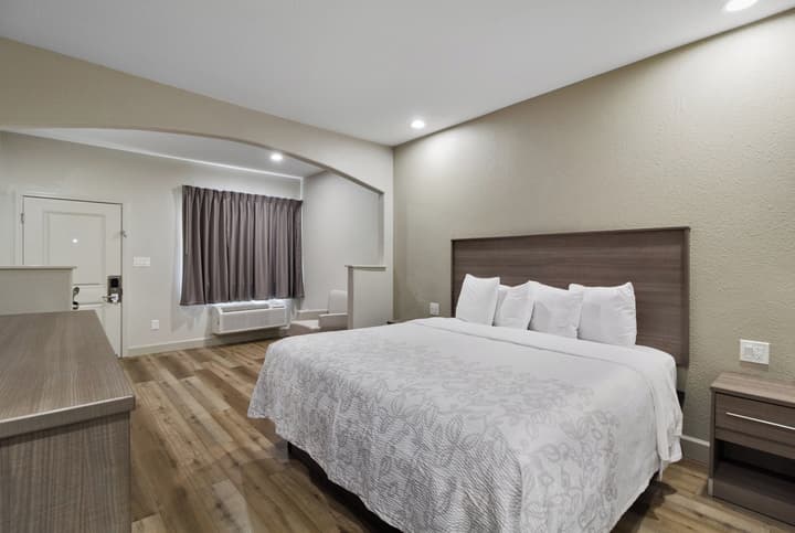 Red Roof Inn PLUS+ Galveston - Beachfront