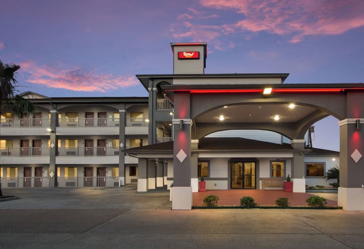 Red Roof Inn PLUS+ Galveston - Beachfront