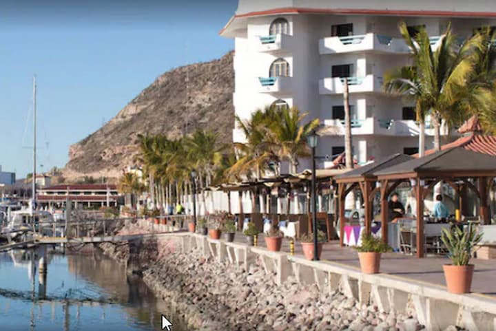 The Westmarine Waterfront Hotel