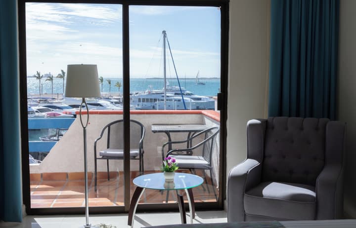 The Westmarine Waterfront Hotel