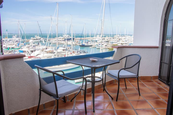 The Westmarine Waterfront Hotel