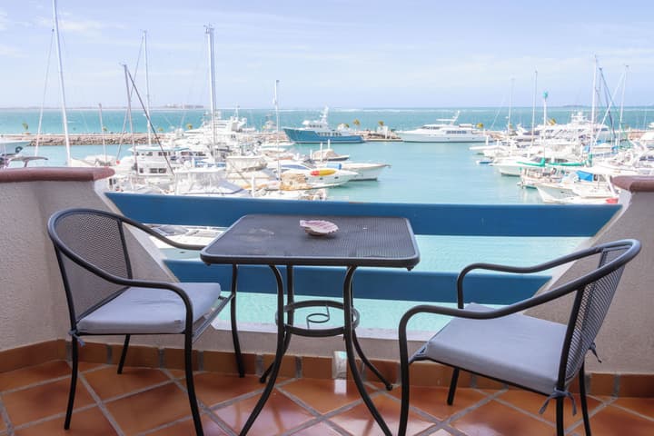 The Westmarine Waterfront Hotel