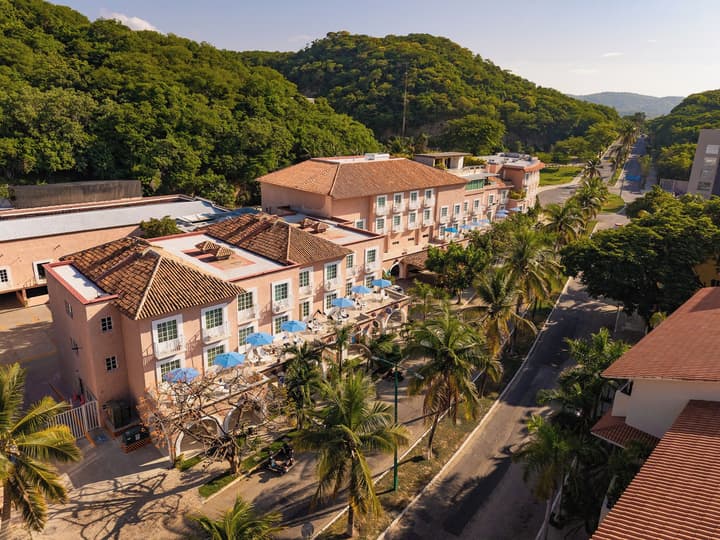 Hotel Castillo Huatulco & Beach Club
