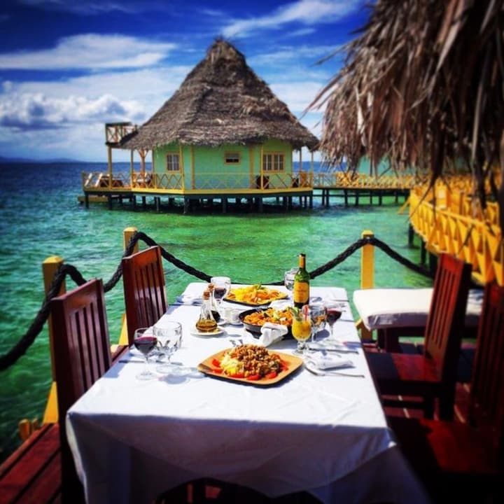 Punta Caracol Acqua Lodge