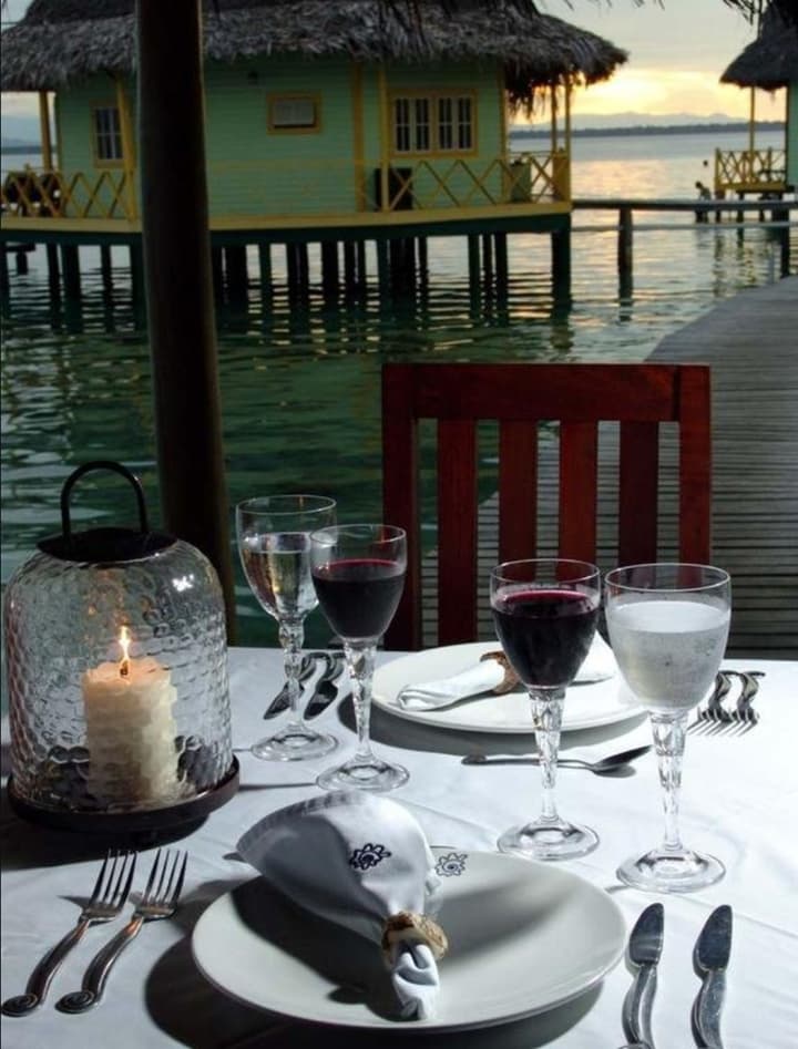 Punta Caracol Acqua Lodge