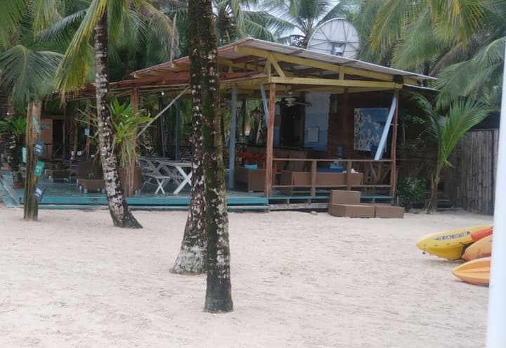 Punta Caracol Acqua Lodge