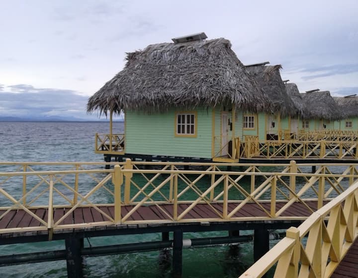 Punta Caracol Acqua Lodge