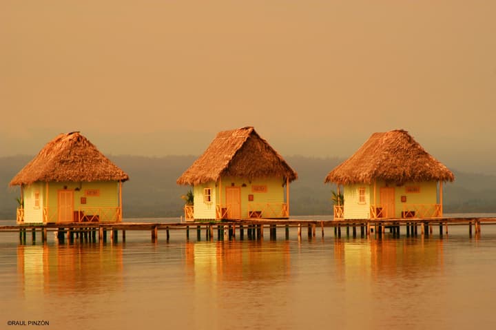 Punta Caracol Acqua Lodge