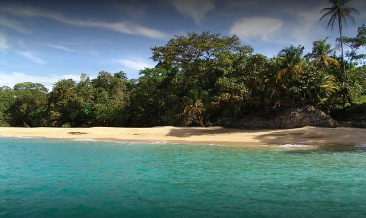 Punta Caracol Acqua Lodge