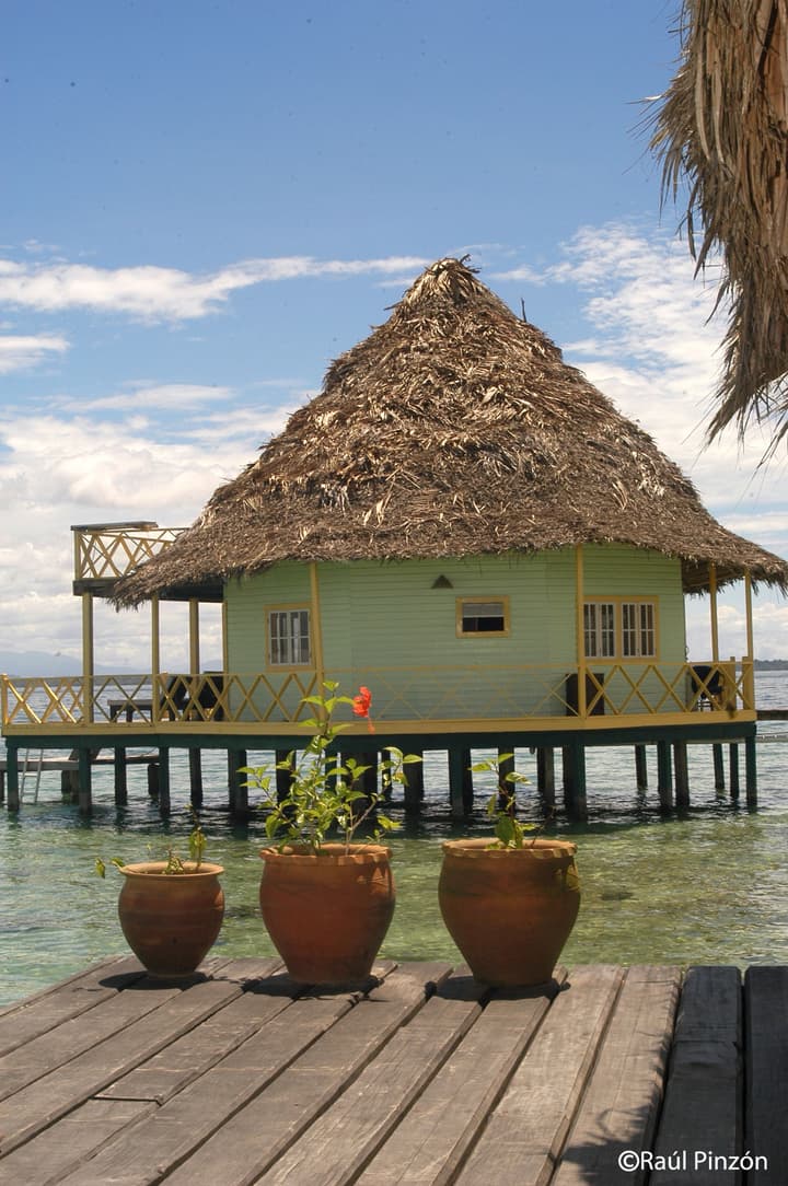 Punta Caracol Acqua Lodge