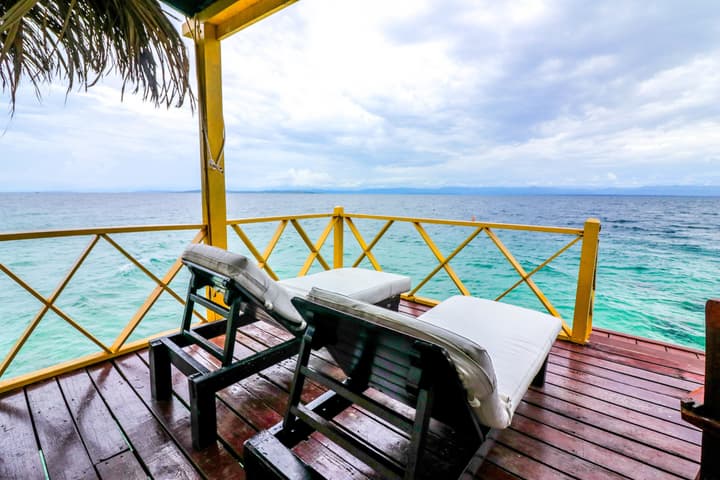 Punta Caracol Acqua Lodge