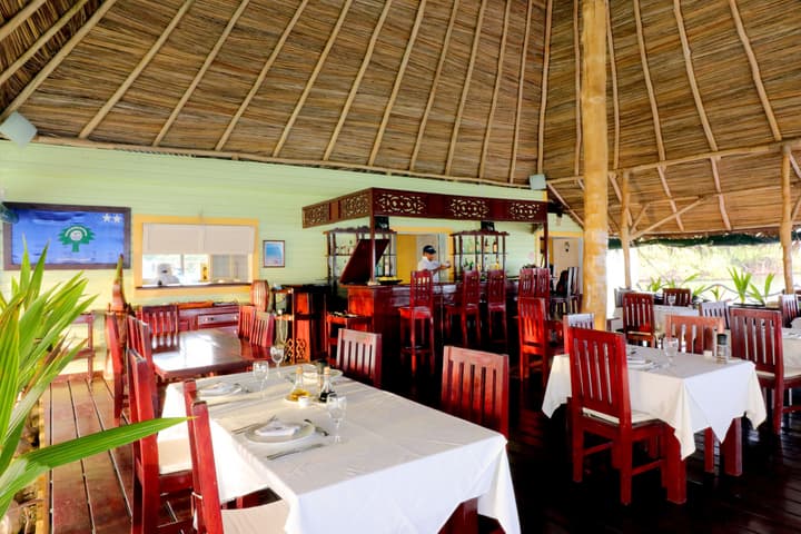 Punta Caracol Acqua Lodge