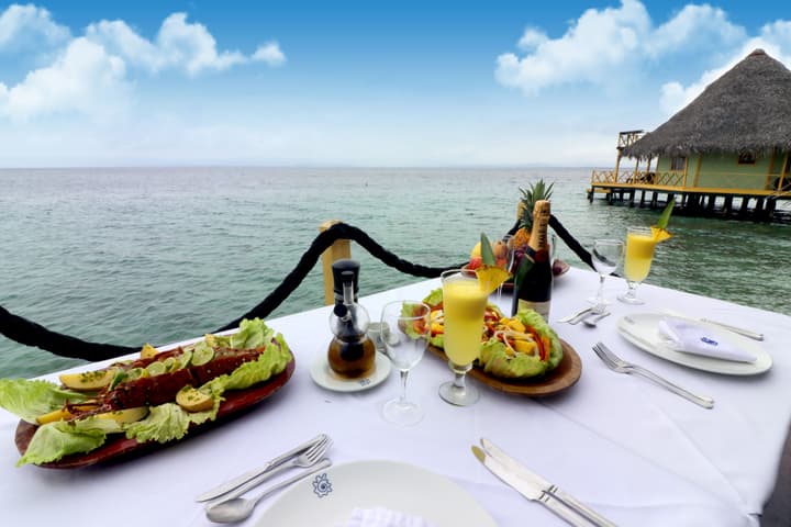 Punta Caracol Acqua Lodge