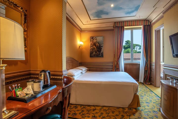 River Palace Hotel