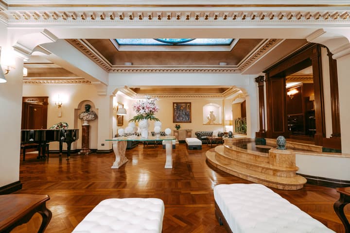 River Palace Hotel