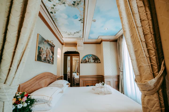 River Palace Hotel