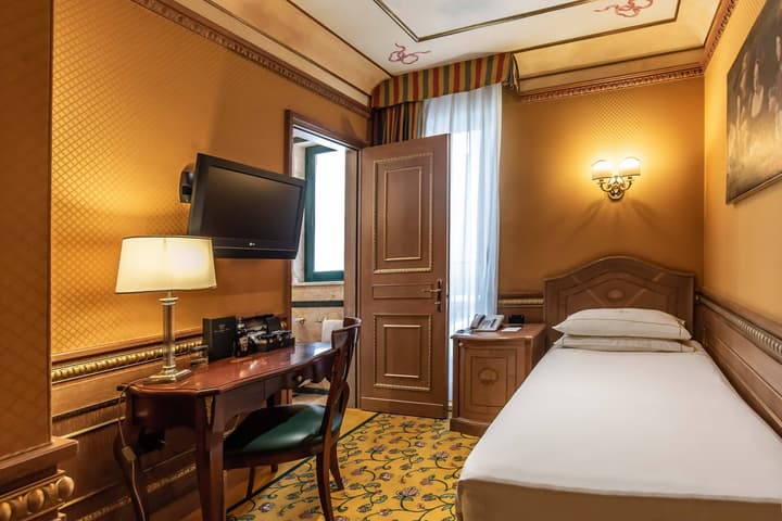 River Palace Hotel