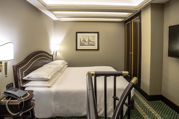 River Palace Hotel