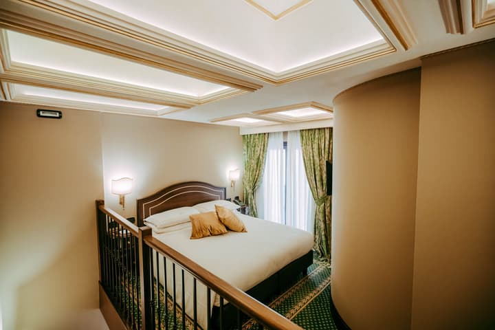 River Palace Hotel