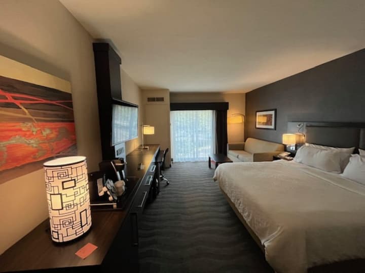 Holiday Inn Express Hotel Naples Downtown - 5th Avenue