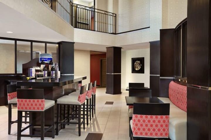Holiday Inn Express Hotel Naples Downtown - 5th Avenue