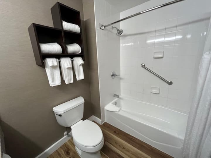 Holiday Inn Express Hotel Naples Downtown - 5th Avenue