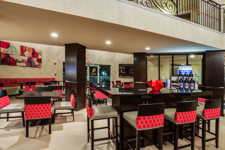Holiday Inn Express Hotel Naples Downtown - 5th Avenue