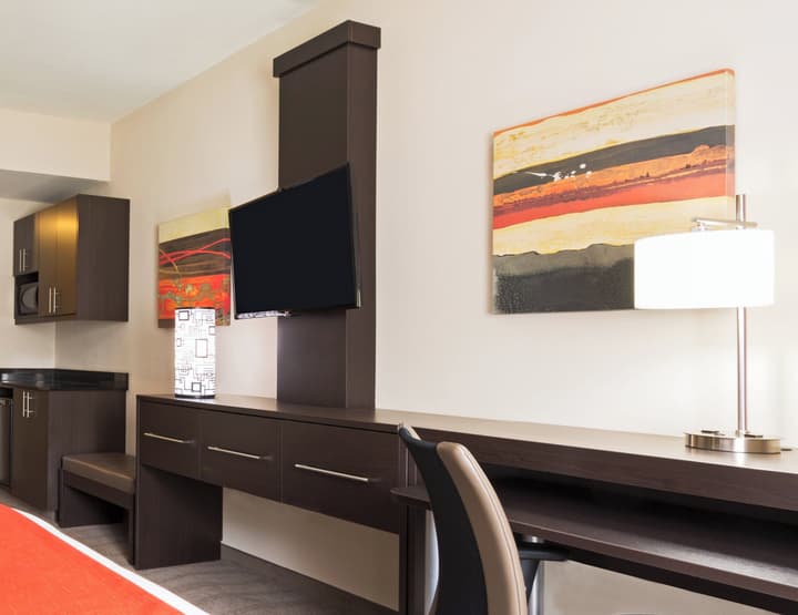 Holiday Inn Express Hotel Naples Downtown - 5th Avenue