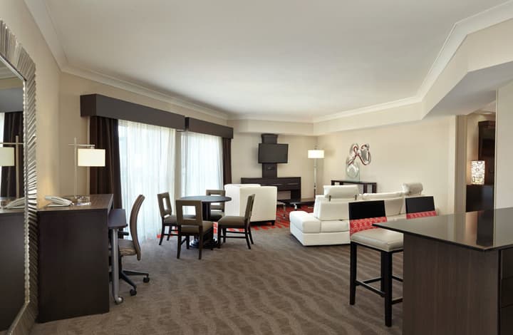 Holiday Inn Express Hotel Naples Downtown - 5th Avenue