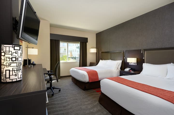 Holiday Inn Express Hotel Naples Downtown - 5th Avenue