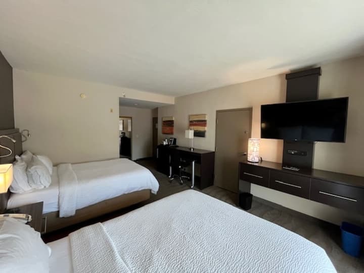 Holiday Inn Express Hotel Naples Downtown - 5th Avenue