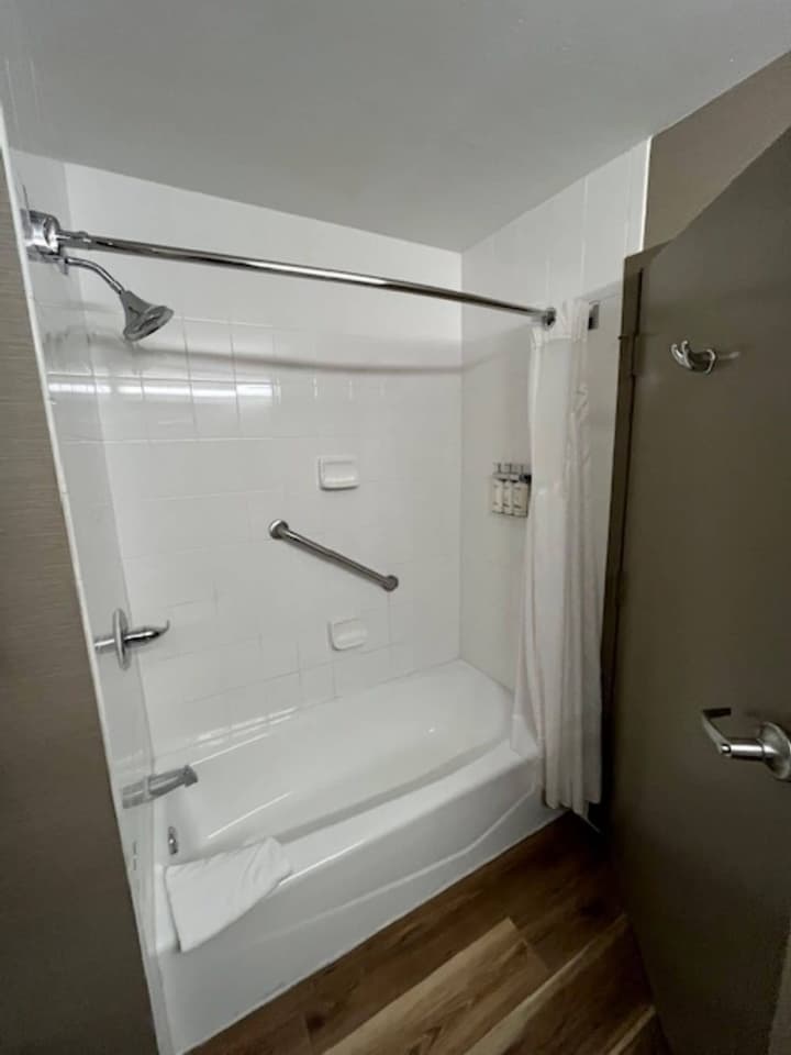 Holiday Inn Express Hotel Naples Downtown - 5th Avenue